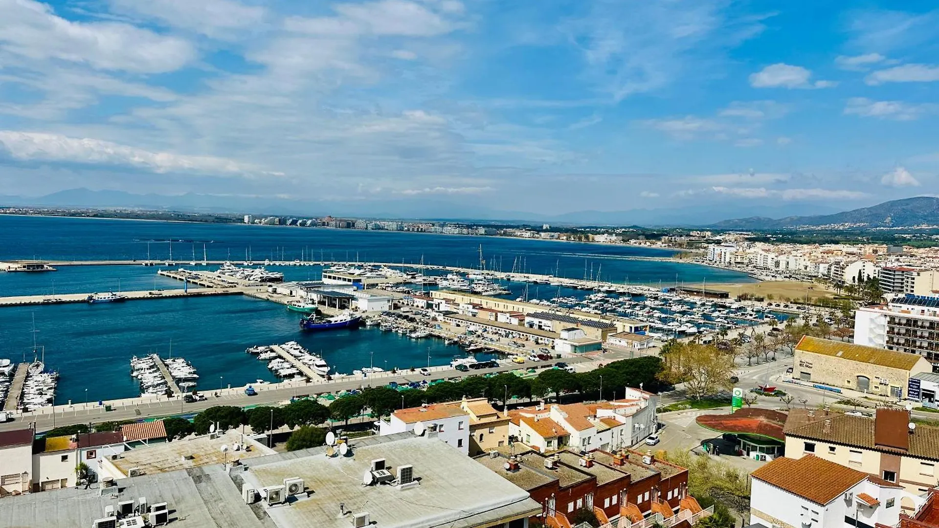Global Immo 3017 Monaco Apartman Roses 0*,  Spanyolország